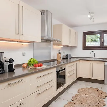 Willa Karat Atlantida *